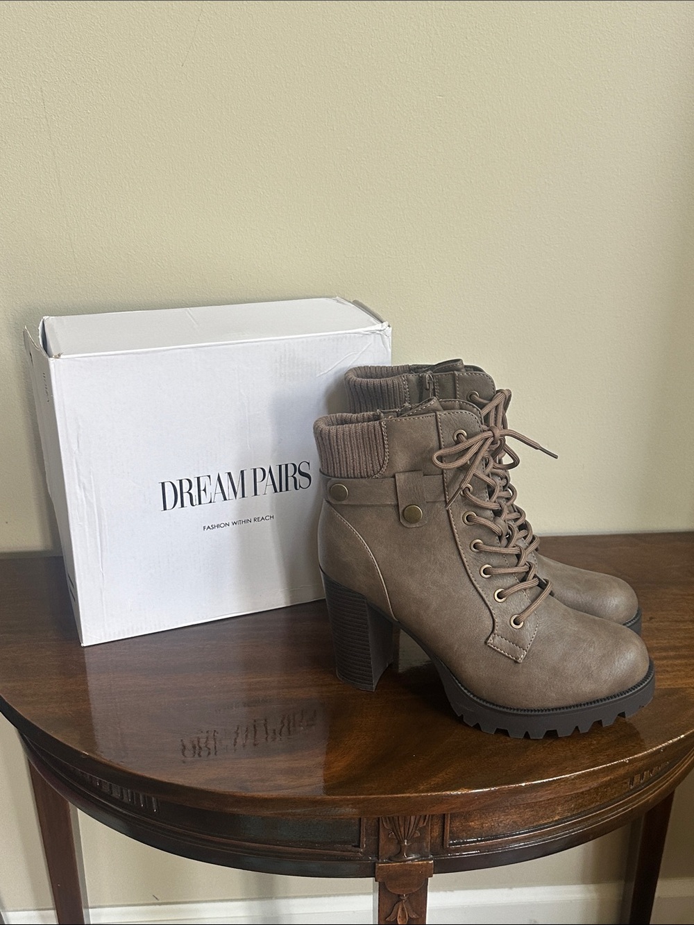 Dream Pairs Khaki Lace-Up Ankle Boots w/Heel - Size 10.5